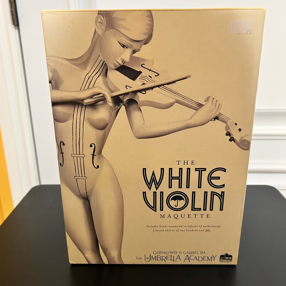 THE UMBRELLA ACADEMY, THE WHITE VIOLIN MARQUETTE